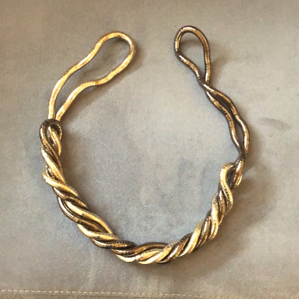 Twistable flex necklaces - the possibilities are ENDLESS so be CREATIVE!🤩